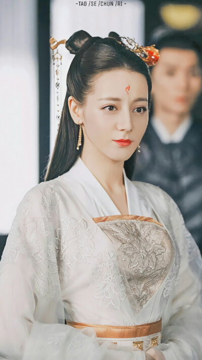 电视剧三生三世枕上书
魂牵梦萦人怅惘，温泉暖滑留余香；
相逢一遇娇羞至，淡净佳人出浴时。
世界很大，可是我们总会不期而遇。 ​​​