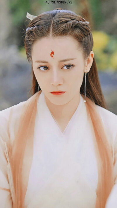 电视剧三生三世枕上书
魂牵梦萦人怅惘，温泉暖滑留余香；
相逢一遇娇羞至，淡净佳人出浴时。
世界很大，可是我们总会不期而遇。 ​​​