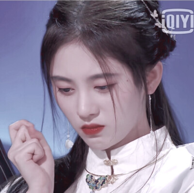 ©®唐粲
原裙也