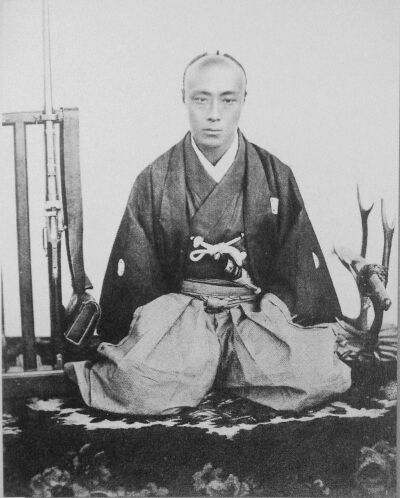 德川庆喜（日语：とくがわ よしのぶ，英语：Tokugawa Yoshinobu；1837年10月28日-1913年11月22日），水户藩主权中纳言德川齐昭第七子，字子邦，号兴山，江户幕府第十五代征夷大将军，也是江户幕府及日本历史上最后一…