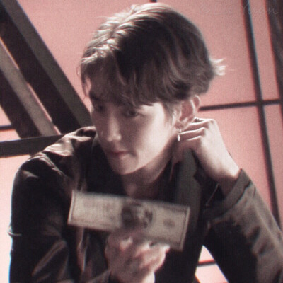 宝贝，你以为一张钞票就能打发得了我？