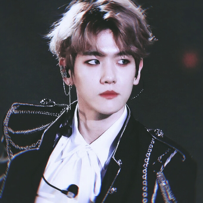 “我至少很想陪你演完新婚夜，可惜岳父说今晚鹤台的接风宴很重要。”