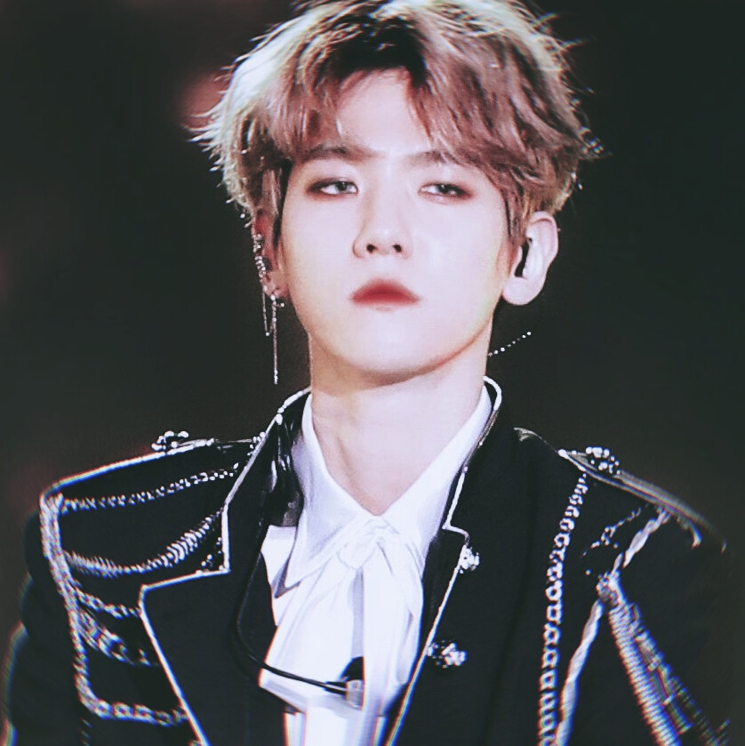 “我至少很想陪你演完新婚夜，可惜岳父说今晚鹤台的接风宴很重要。”