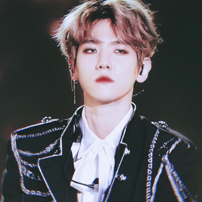 “我至少很想陪你演完新婚夜，可惜岳父说今晚鹤台的接风宴很重要。”