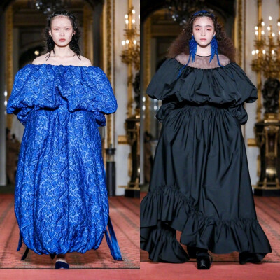 #伦敦时装周#
#带你去看时装周#
Simone Rocha 2020秋冬系列用诠释浪漫主义的锦缎、蕾丝、欧根纱、玫瑰书写女性的一生。白色、藕粉、深蓝、黑色等美丽色调让梦幻的花苞裙、抽绳褶皱蒙上一层神秘感，解构剪裁的粗线针…