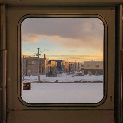 列车窗外的雪景♡