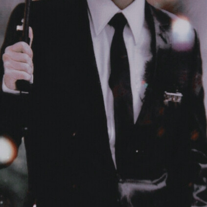 任嘉伦头像by程述。