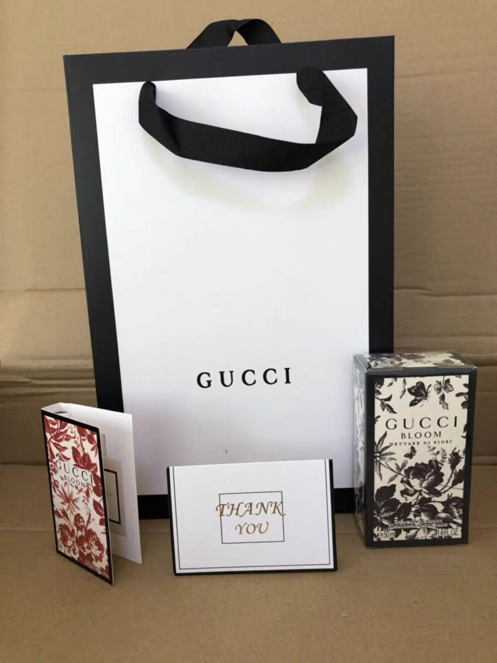 【Gucci】花悦绽放 情人节被送这款真的太幸福了，颜值真的不要太高，大概就是花园里的感觉，喜欢就买bloom是商业线的每个人闻的感觉都不一样，晚香玉开头檀香打底留香时间会很久大概半天之后就会出来那种胭脂的味道。