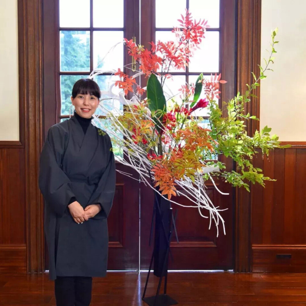 2018年石原里美的《高岭之花》开播，当宣传照一出来，大家都非常的期待，因为石原这个扮相实在是太美了。
