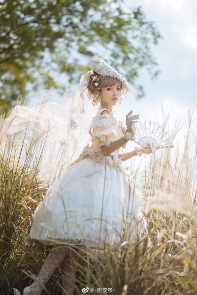 lolita裙子：天使巡礼 tao宝：IRIS OPERA 鸢之工房
手套：玛丽安娜 tao宝：SweetDreamer Vintage
鞋子：晚安穆勒鞋茶会 tao宝：lullaby摇篮曲二店
lolita/软妹/可爱/穿搭