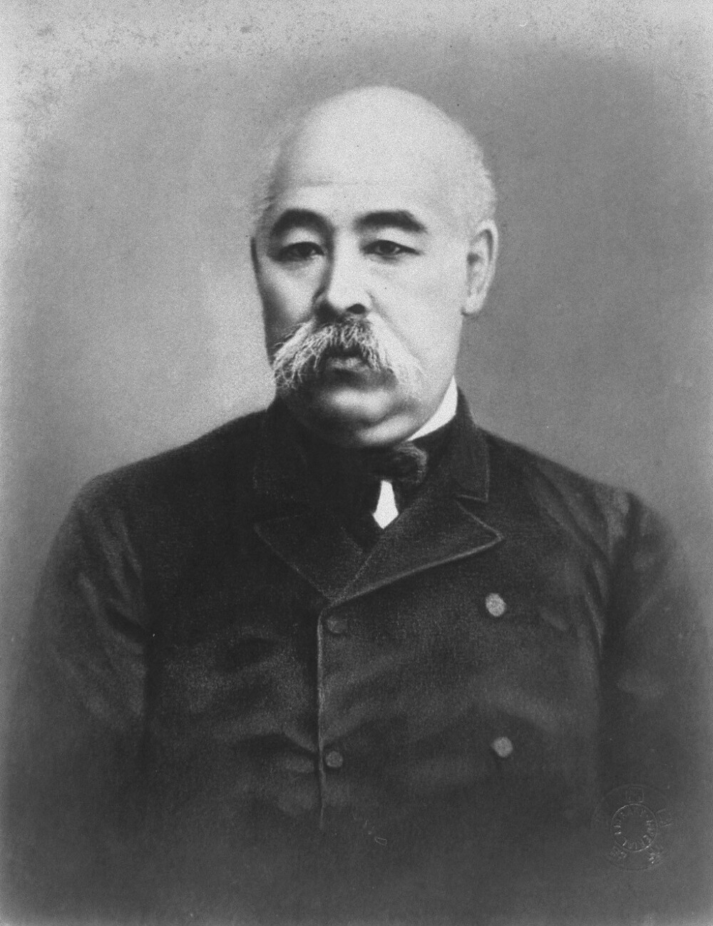 後藤 象二郎（ごとう しょうじろう、天保9年3月19日（1838年4月13日） - 明治30年（1897年）8月4日）日本幕末至明治时代武士（土佐藩士）、政治家、实业家。正二位·勋一等·伯爵。日本明治维新的元勋（维新元勋）、土佐三伯之一（后藤象二郎、板垣退助、佐佐木高行）。