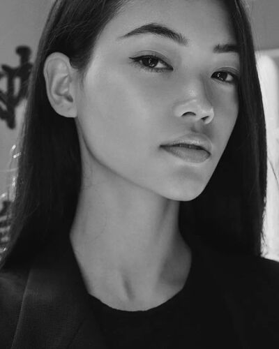 Mika Schneider，是一名日法混血模特新人，身高178cm