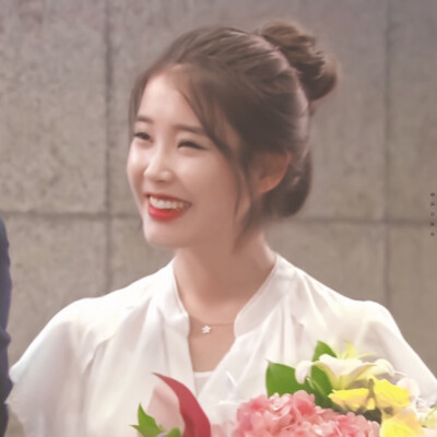 IU 李知恩♥︎ cr：夜信酒馆