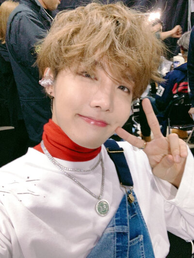 J-hope ! ! ! ! ! ﹌O﹌
防弹少年团郑号锡
0218生日快乐
