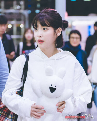 IU