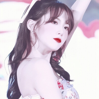 
•纵使这世间再过繁花似锦，也抵不过你的回眸一笑。
cr.babyface 