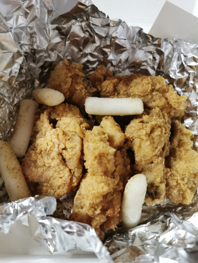 呜呜呜我想要开学 开学就有我爱吃的麻辣香锅石锅拌饭甜辣味炸鸡孜然味炸鸡酱油味炸鸡呜呜呜呜