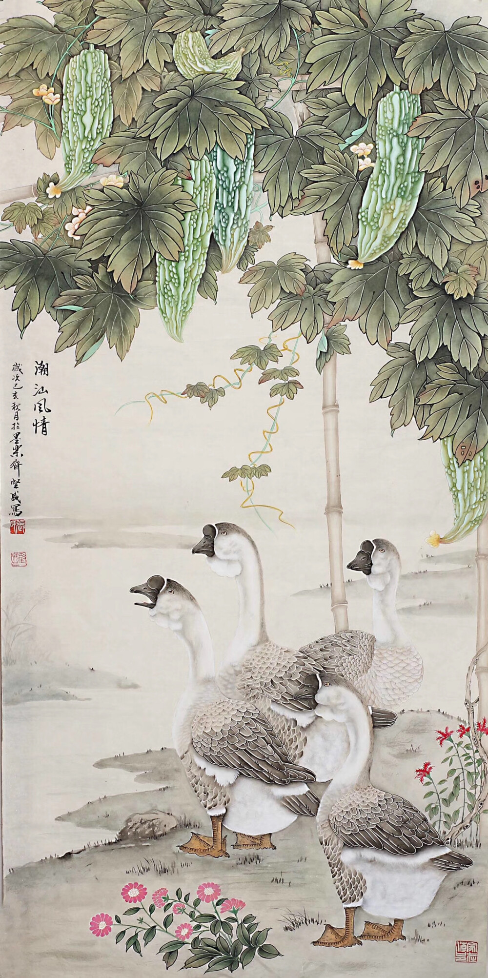 张坚盛聪慧好学，师法古今，遍览古今精品画作，吸取名家画风画技，融会贯通，结合自己的大胆创新，以传统笔墨为框架，绘制当代新概念中国画，开创出一片自己的艺术天地。他的作品，以花鸟、137187翎毛走兽48166为主，尤擅猛禽。作品笔墨、色彩精谨细腻，构图、立意新颖别致。
张坚盛的工笔花鸟画清新怡然，雅趣十足。他的作品着色清淡文雅，赋予清新的笔调，如沐浴春风。#艺惠藏# @艺惠藏13718748166