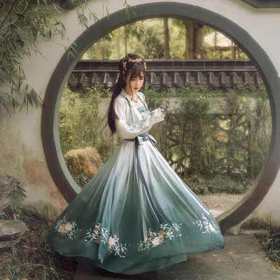 『分享头像』
苏璃来分享头像了！
我觉得还是蛮好看的
喜欢的可以点个赞吗？
刚来这儿，有很多不知道
『苏璃分享』