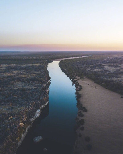 旅行是一场艳遇，最后我们遇见了自己。 ——— 钱钟书《围城》