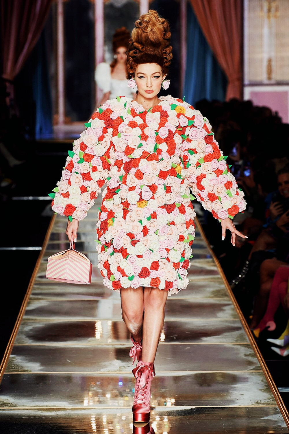 MOSCHINO Milan Fall Winter2020
大家注意防护！