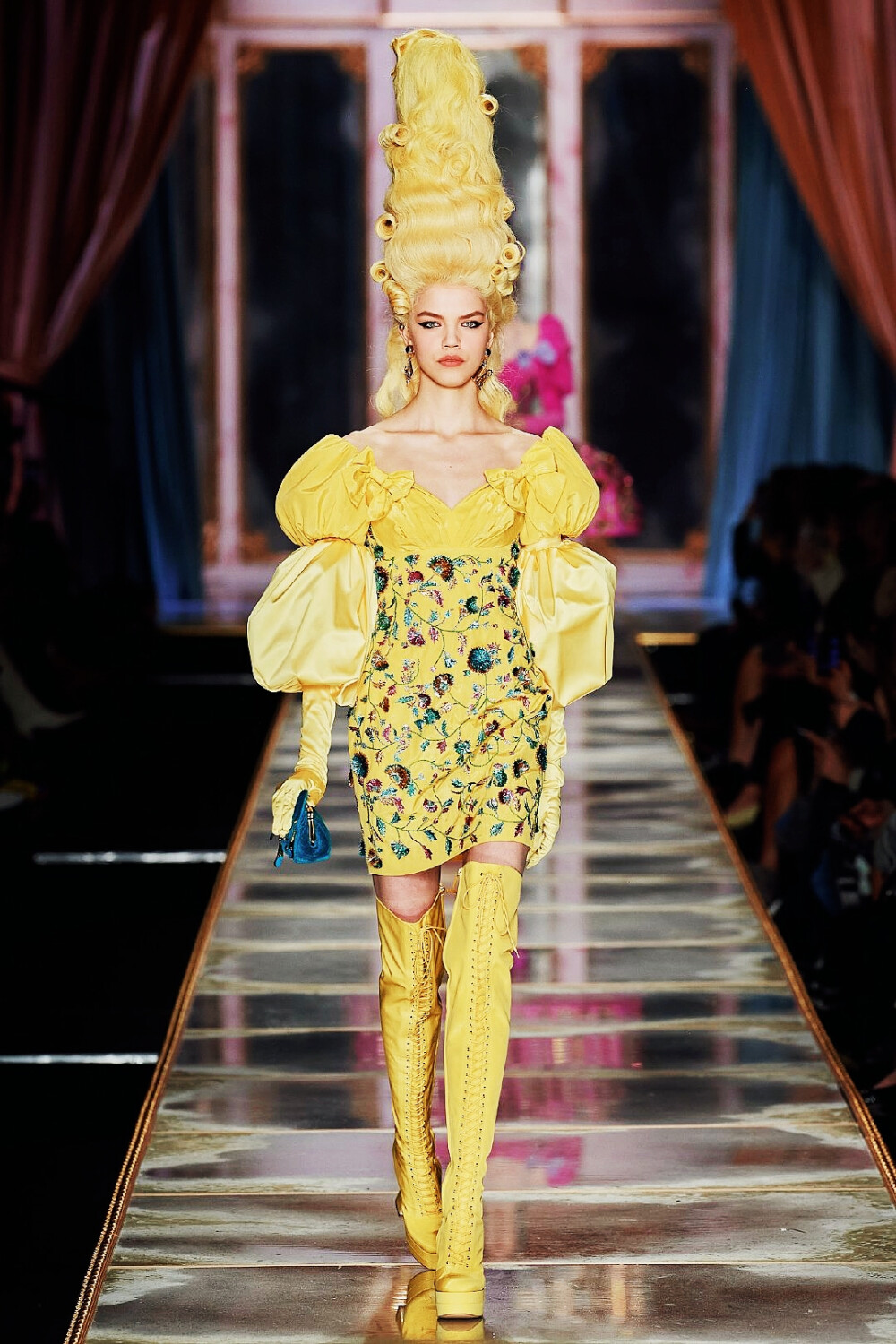 MOSCHINO Milan Fall Winter2020
大家注意防护！