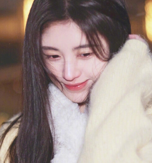 鞠婧祎头像/白戾