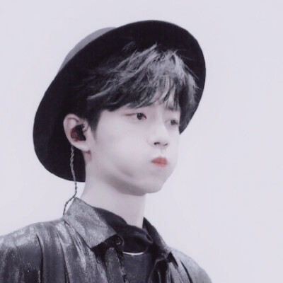 肖战头像by程述。