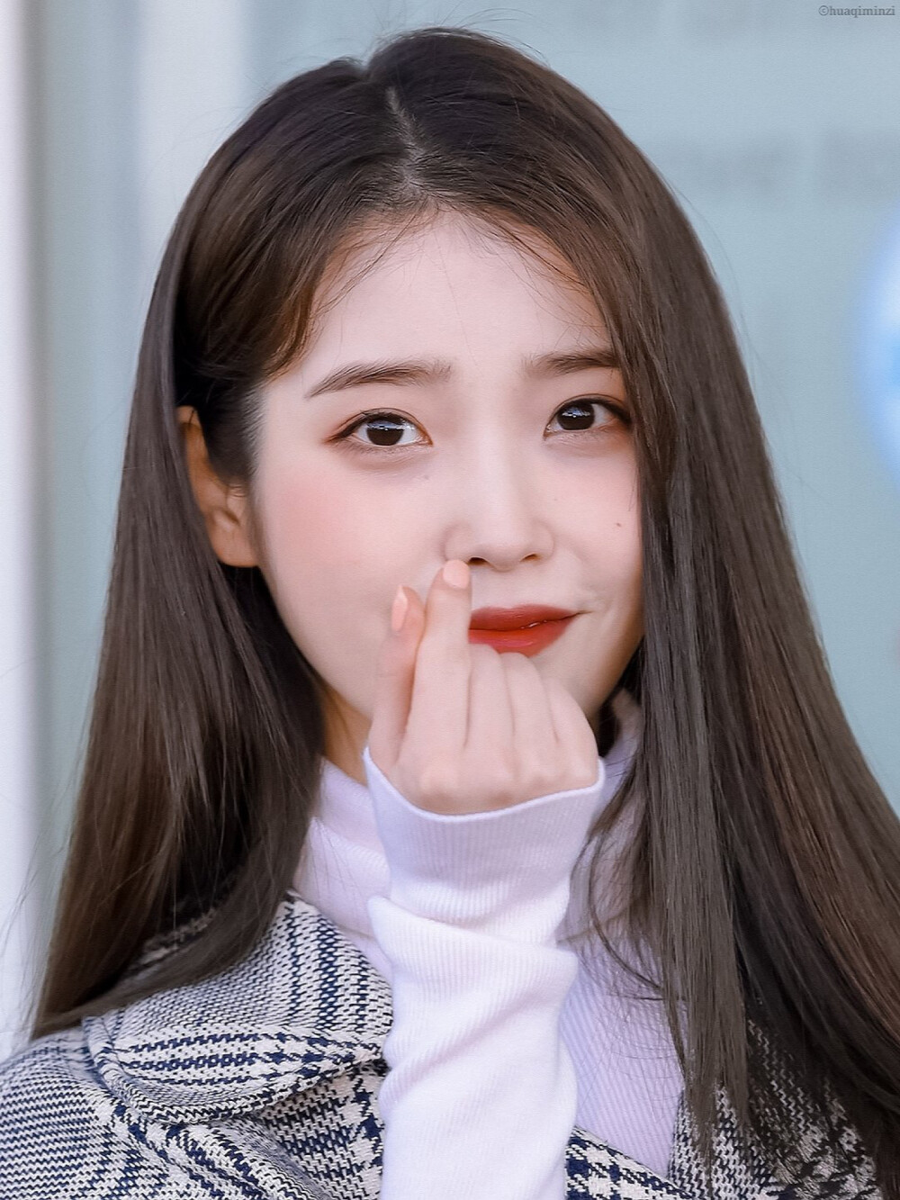 IU | 米兰时装周仁川机场
cr:花崎敏子