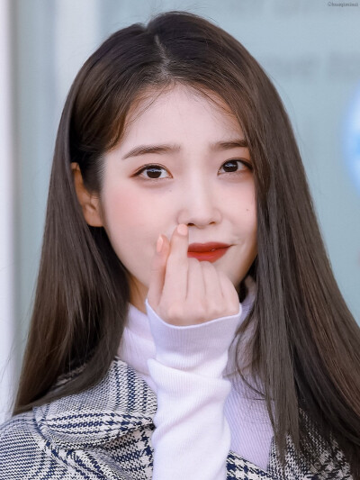 IU | 米兰时装周仁川机场
cr:花崎敏子