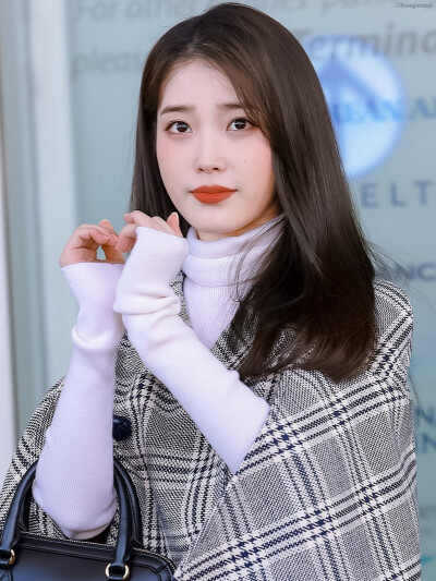 IU | 米兰时装周仁川机场
cr:花崎敏子