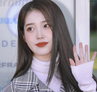 IU | 米兰时装周仁川机场
cr:花崎敏子