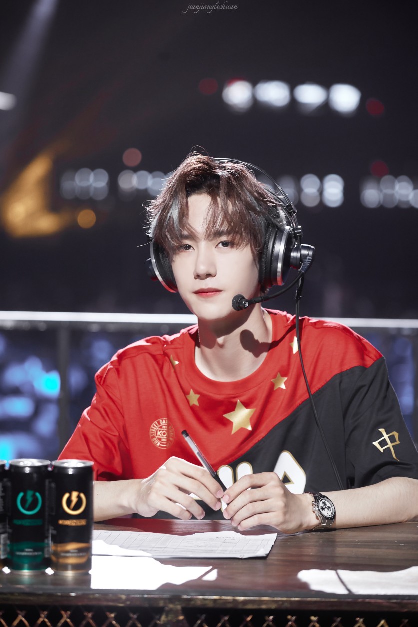 180817 KOD街舞世界杯 修图 @UNIQ-王一博（电竞博）cr:logo
