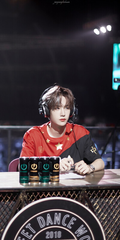 180817 KOD街舞世界杯 修图 @UNIQ-王一博（电竞博）cr:logo
