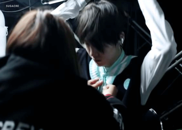 来喽来喽闵SUGA他真的来喽