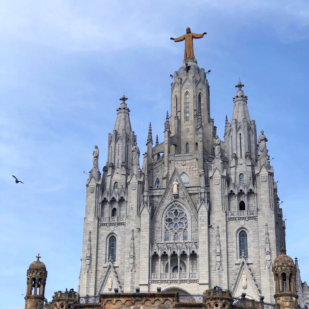 西班牙 巴塞罗那 圣心圣殿
地铁转缆车转小巴士的一天
Templo del Tibidabo, Barcelona, Spain
Jan, 2020