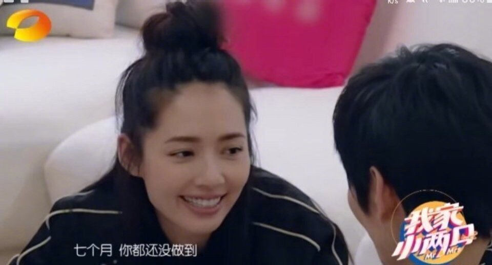 #向佐郭碧婷婚后公约#，现在婚前都要制定这些了吗？《我家小两口》中向佐和郭碧婷制定了婚后公约。开始时向佐希望:1.郭碧婷能收拾好自己的房间2.家里的宠物不要超过四只和郭碧婷协商后:1.向佐帮郭碧婷整理房间2.接受养宠物，并且多养一只狼狗好卑微，向佐公子这是完败呀！ #该不该签婚前协议#