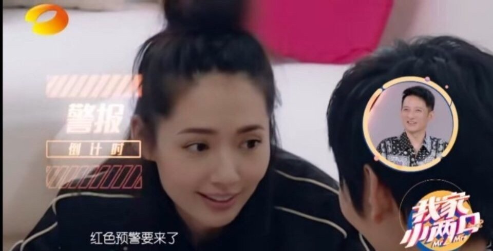 #向佐郭碧婷婚后公约#，现在婚前都要制定这些了吗？《我家小两口》中向佐和郭碧婷制定了婚后公约。开始时向佐希望:1.郭碧婷能收拾好自己的房间2.家里的宠物不要超过四只和郭碧婷协商后:1.向佐帮郭碧婷整理房间2.接受养宠物，并且多养一只狼狗好卑微，向佐公子这是完败呀！ #该不该签婚前协议#