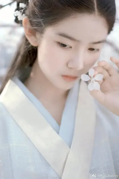 透月欲思君，欲表己意。而视满星，黯然下泪。