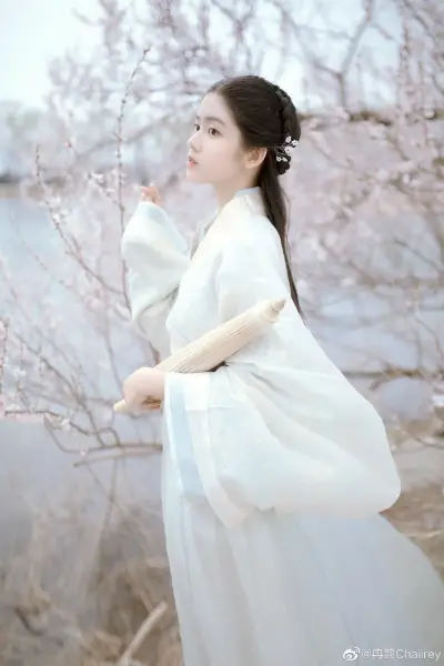 透月欲思君，欲表己意。而视满星，黯然下泪。