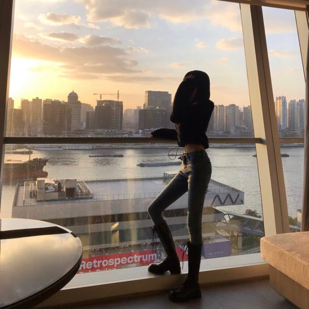 女头/头像/潮图/ins自截/女生头像/文案/短句
明里冷漠,暗里着迷