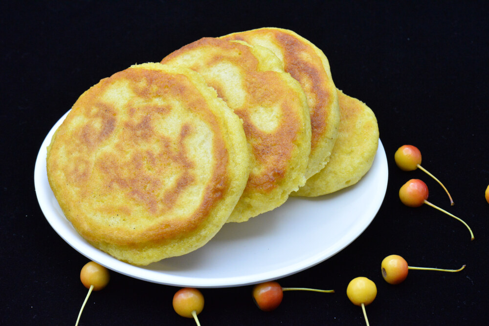 玉米饼 粗粮饼 杂粮饼 玉米粉 玉米面 棒子面 贴饼子 烤 焦香 脆 膳食纤维 营养 食物 食品 主食 干粮 糖 焦化 健康食品 健康生活方式 养生 饮食文化 膳食均衡 中国食品 黄色 特写 容器 编织篮 白瓷盘 黑色背景 大量 堆放 樱桃 水果 植物 酸甜 黄色 红色 麦穗 小麦 收获 丰收
