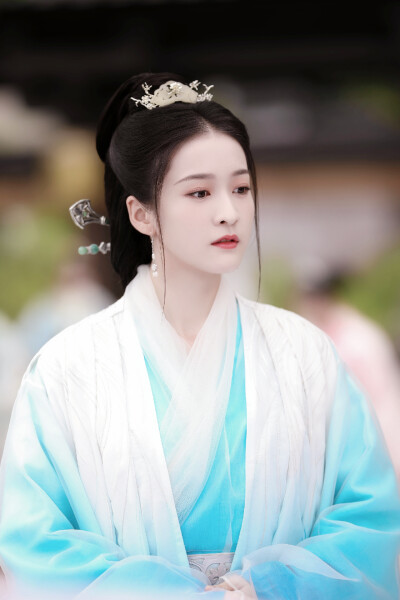 白发张雪迎头像