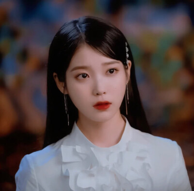 IU 李知恩 