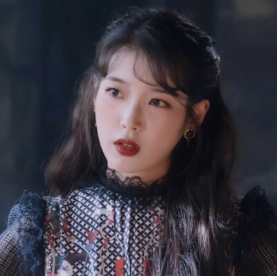 IU 李知恩 