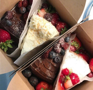 甜品·草莓巧克力双拼小蛋糕