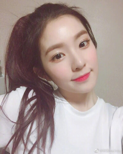 red velvet Irene
via weibo 
