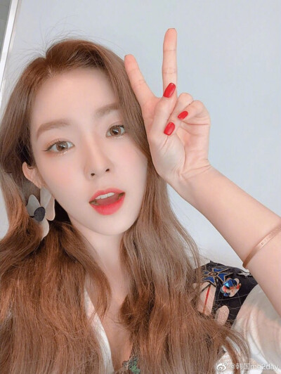 red velvet Irene
via weibo 