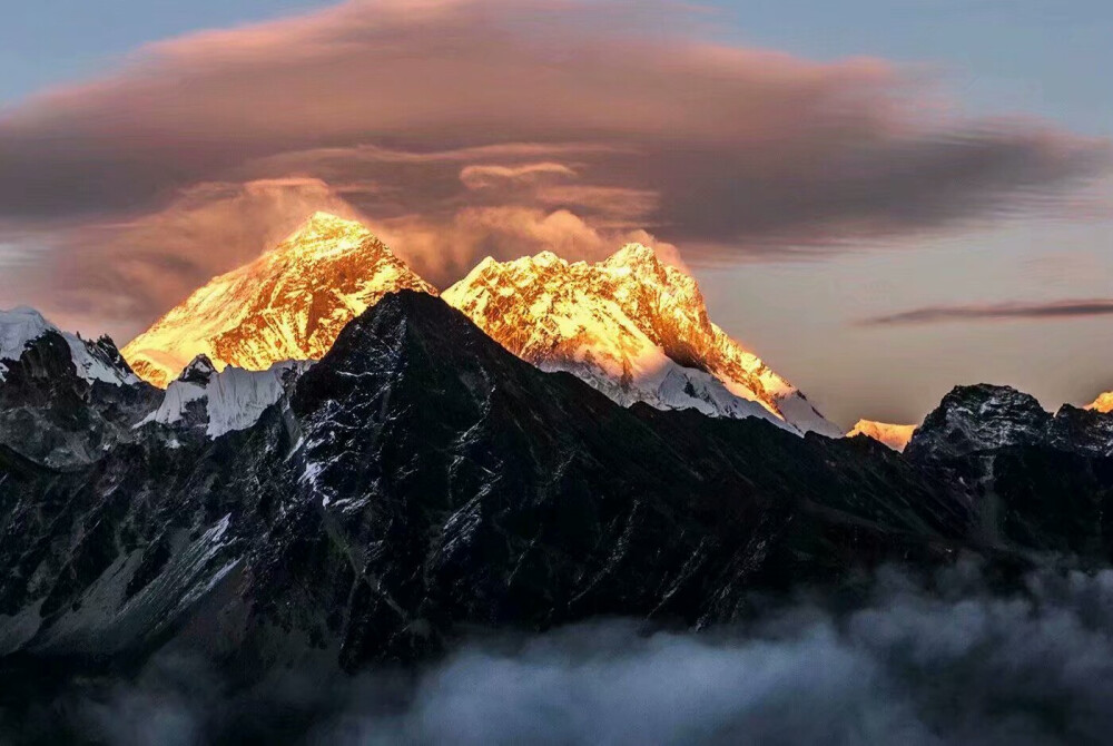 喜马拉雅山脉的日照金顶
Photo By Bryan Pearson ​​