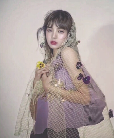 lalisa manoban ☪ 甜豆莎 cr.微博